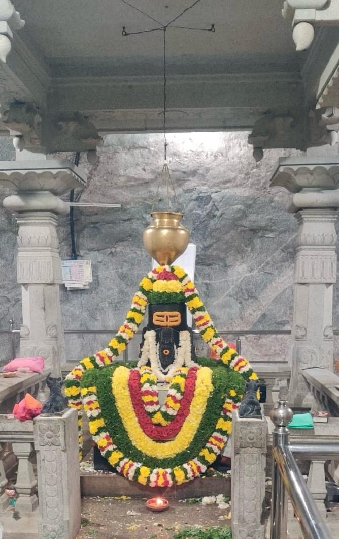 Shri Chaturmukha Lingeshwara Swamy - the four-faced Shiva Linga